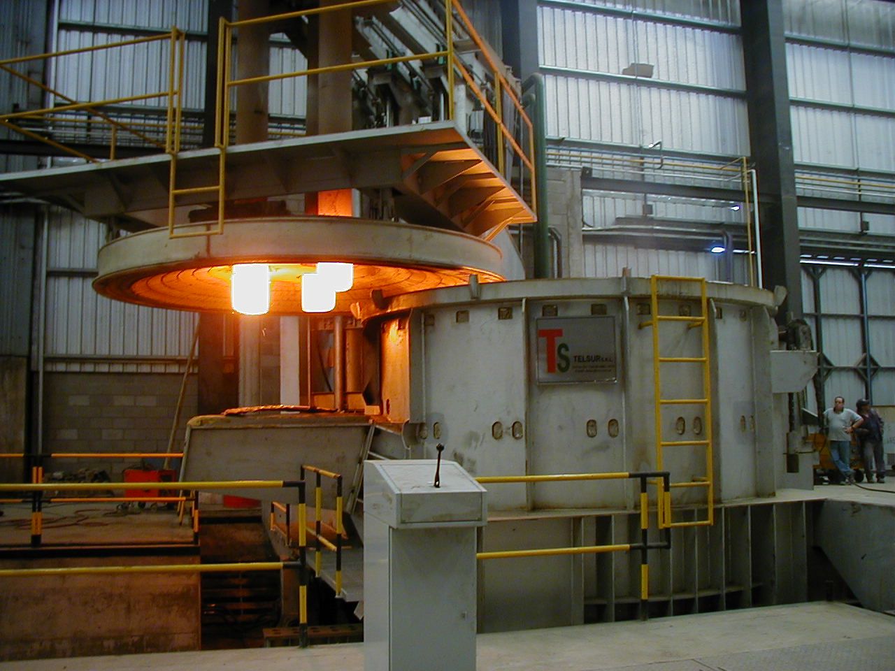 Horno de arco en funcionamiento