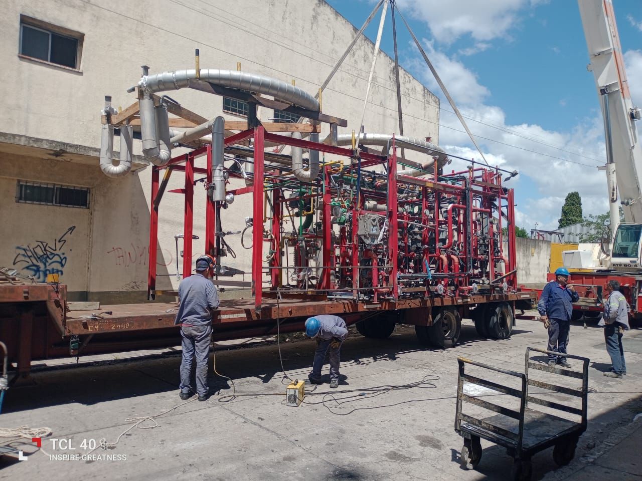 Skid de la planta cargado para el traslado